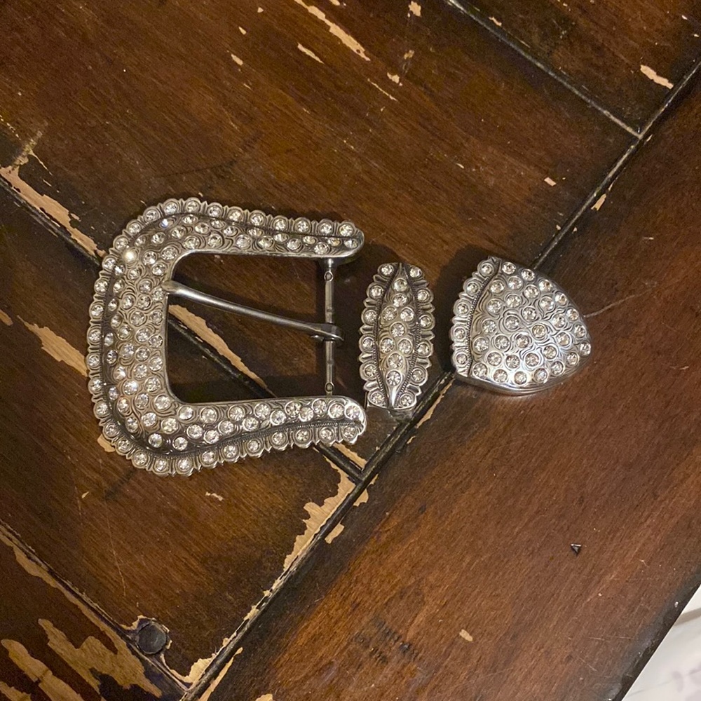 Rhinestone belt buckle